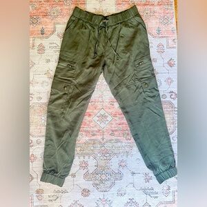 NWT - BANANA REPUBLIC Women's Cargo Jogger Pants Size XS Petite Olive Green
